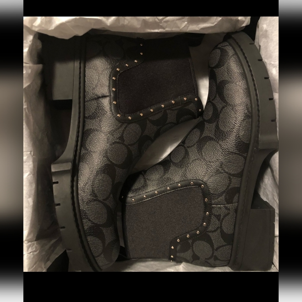 COPY - Coach Lori signature boots. Size 7.5 🖤🩶